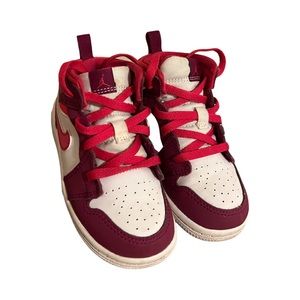 Girls nike sneakers size 8 toddler size